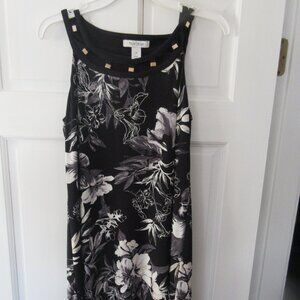 Black & White Floral Embellished Neckline SZ M
